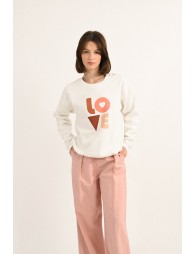 Loose sweater with LOVE message