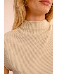 Sleeveless sweater with half-high collar