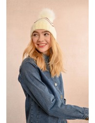 Gorro con pompón y lentejuelas