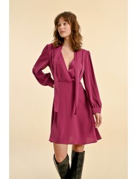 Robe satinée avec ouverture