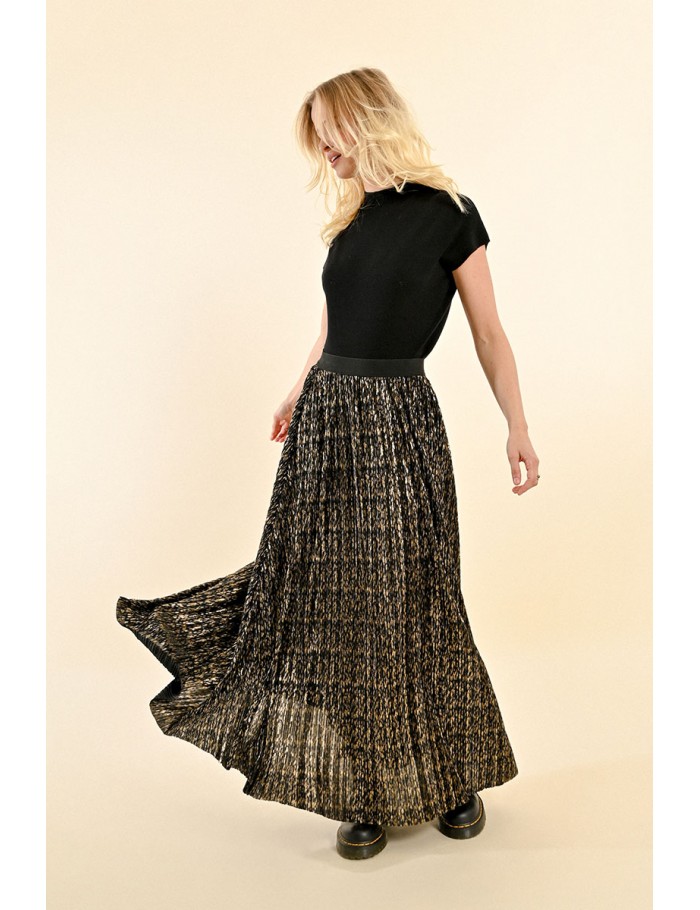 Long pleated skirt