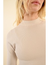 Close-fitting short-sleeved sweater