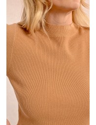 Close-fitting short-sleeved sweater