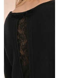 V-neck sweater and lace on the back