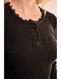 Fine ribbed and buttoned sweater