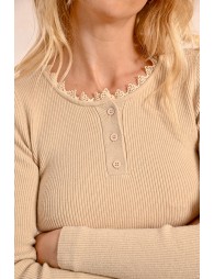 Fine ribbed and buttoned sweater