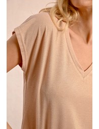 V-neck t-shirt