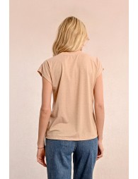 V-neck t-shirt