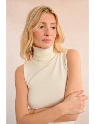 Sleeveless turtleneck sweater