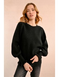 Oversized sweater with ruffled cuffs