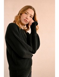 Oversized sweater with ruffled cuffs