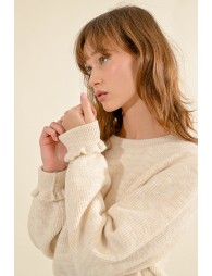 Oversized sweater with ruffled cuffs