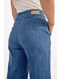 Pantalón vaquero corte acampanado