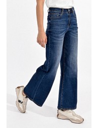 High-waisted wide-leg jeans