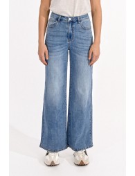 High-waisted wide-leg jeans