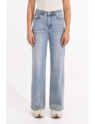 High-waisted wide-leg jeans