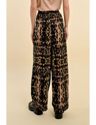 High-waisted printed pants