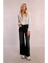 High-waisted wide-leg jeans