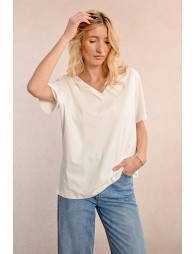 V-neck T-shirt