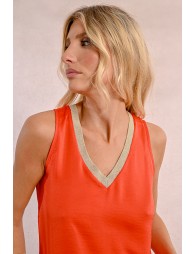 Top, iridescent neckline