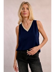 Top, iridescent neckline