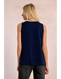 Top, iridescent neckline