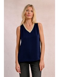 Top, iridescent neckline