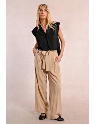 Pantalón largo con lazada y pliegues