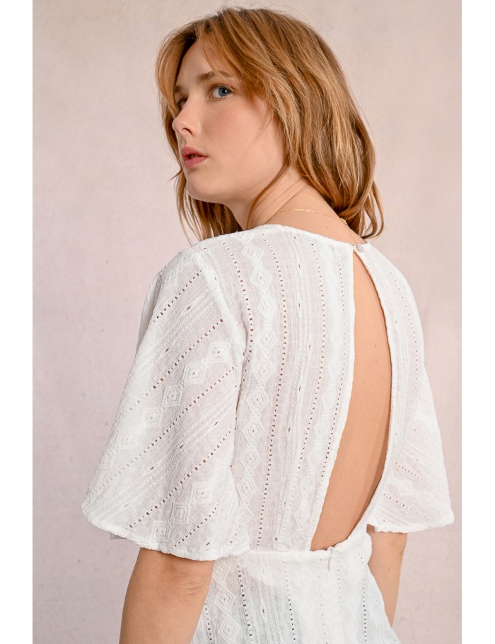 Blusa de manga mariposa calada