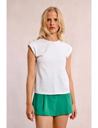 T-shirt with wide shoulders