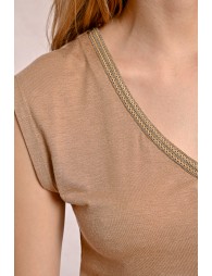 V-neck T-shirt, decorated with rhinestones