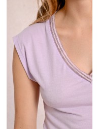 V-neck T-shirt, decorated with rhinestones