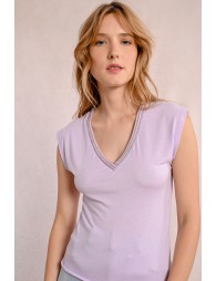 V-neck T-shirt, decorated with rhinestones