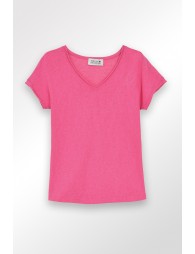 V-neck t-shirt