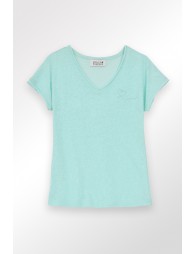 V-neck t-shirt