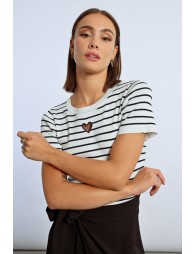 T-shirt rayé avec ouverture en cœur