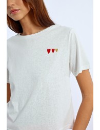 Camiseta de manga corta detalle corazones