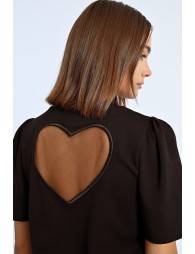 Heart-shaped backless t-shirt