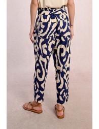 Pantalón tobillero con estampado y lazada