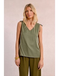 Tank top with knots to tie