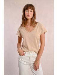 V-neck t-shirt