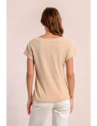 V-neck t-shirt