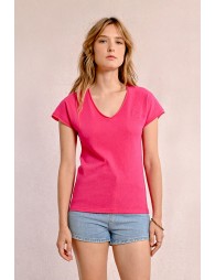 V-neck t-shirt