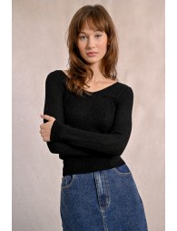 Fitted knit sweater with wide collar