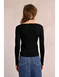 Fitted knit sweater with wide collar