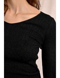 Fitted knit sweater with wide collar