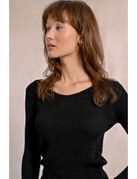 Fitted knit sweater with wide collar