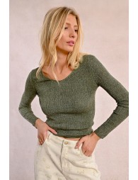 Fitted knit sweater with wide collar