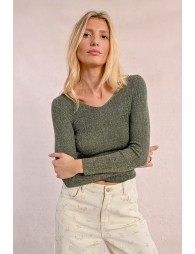 Fitted knit sweater with wide collar