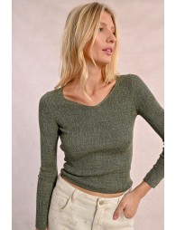 Fitted knit sweater with wide collar